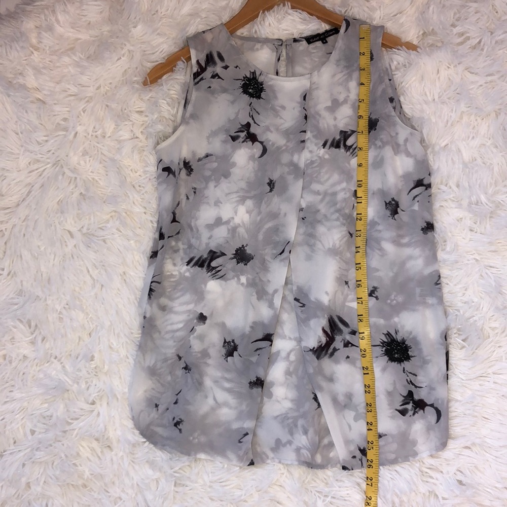 Floral sleeveless top size small - Picture 6 of 8